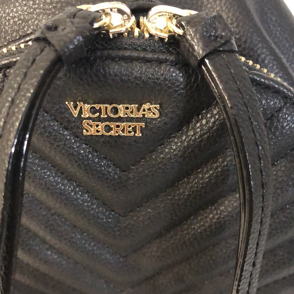 Victoria’s Secret Women’s Black Backpack Gold Tone Chain Like New